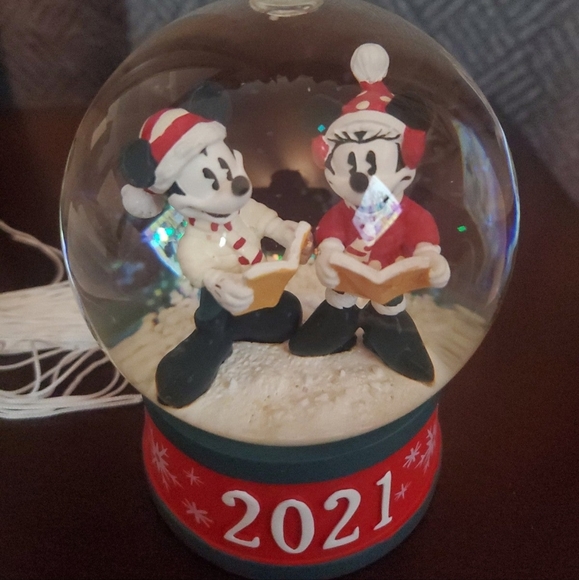 🎈 3/$20 Mickey snowglobe - Picture 5 of 6